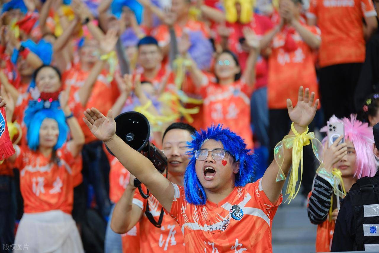 爆发了足球盛宴，所有人疯狂的简单介绍