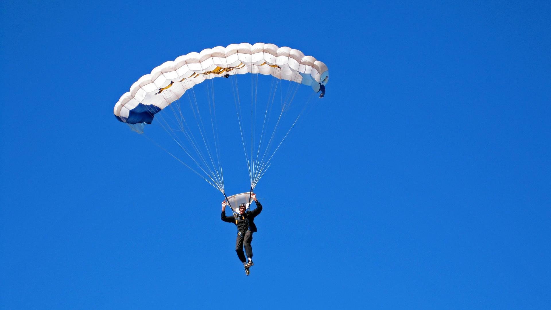 铁壁与利刃，巴斯托尼在日本的战术牢笼中破茧成蝶