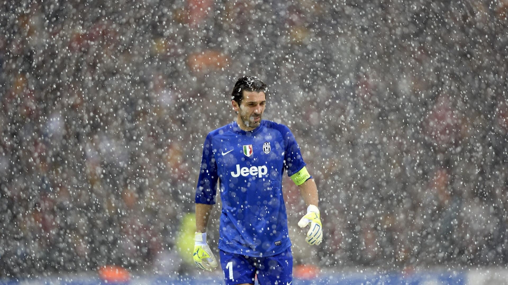 巴黎完胜德国，哈兰德扛起全队，一场个人英雄主义与团队荣耀的交响