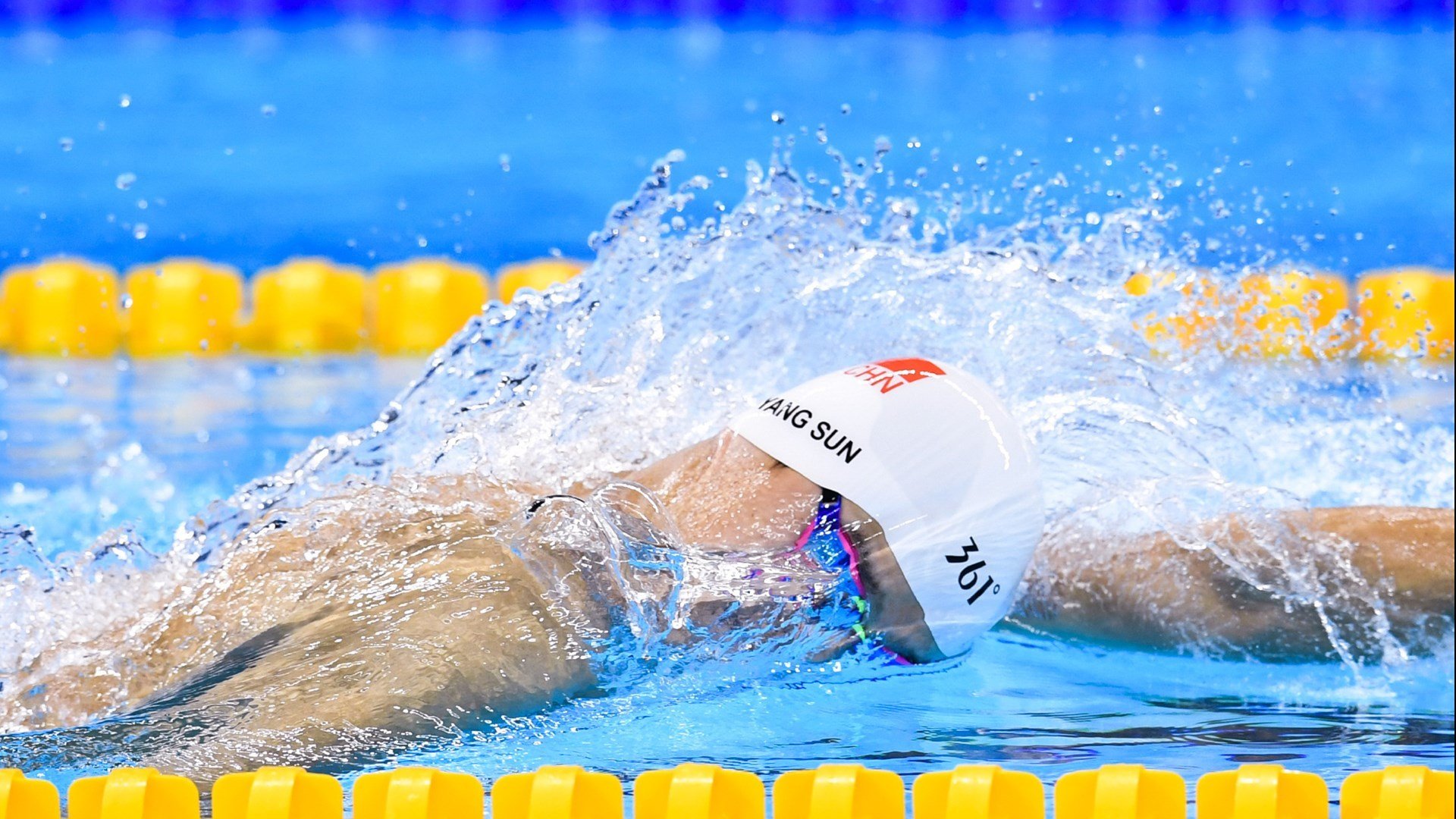 塞恩斯一锤定音，雷诺战术完胜索伯，唯一性胜利背后的关键抉择